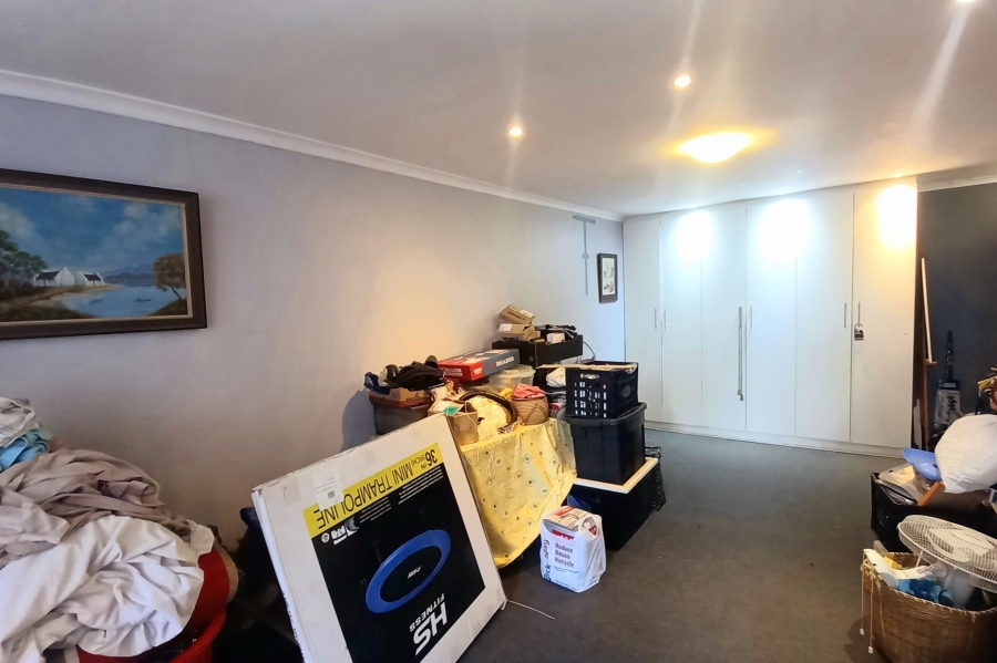 6 Bedroom Property for Sale in Maitland Western Cape